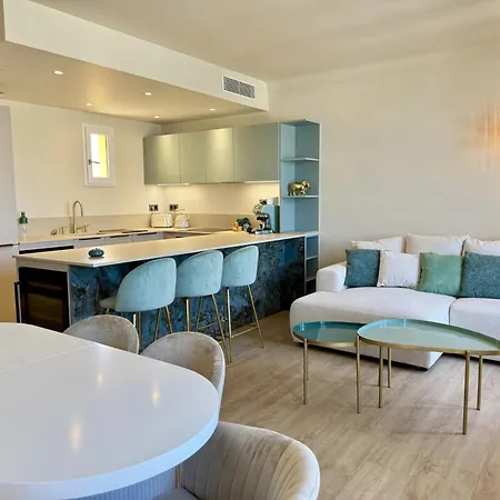 Port De * Σαιν-Τροπέ